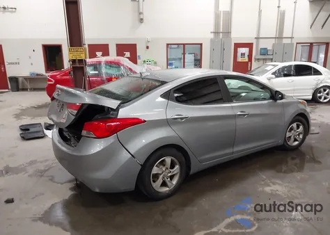 2015 Hyundai Elantra Se z USA, uszkodzony, nr VIN 5NPDH4AE4FH639442